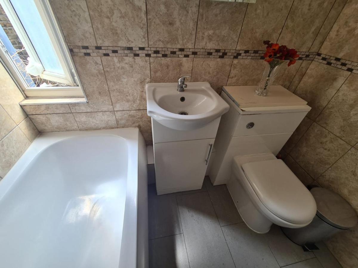 "Bright & Spacious" 3 Bedroom Flat By Kings Cross, St Pancras Station!!!!64 London Luaran gambar